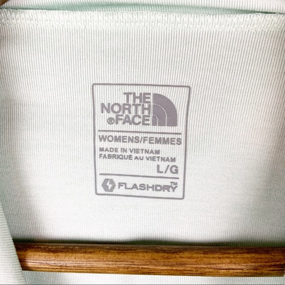 The North Face Motivation Flashdry Cropped Hoodie - Picture 7 of 8
